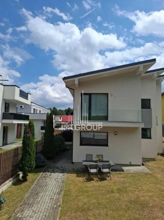 De închiriat – Duplex modern cu 4 camere | 160 mp utili | Curte 400 mp 