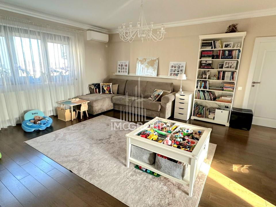 Apartament modern cu 3 camere de închiriat | Europa | 77 mp | 2 parcări 