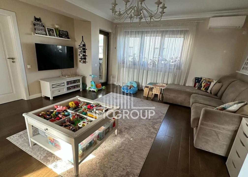 Apartament modern cu 3 camere de închiriat | Europa | 77 mp | 2 parcări 