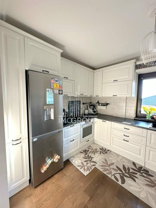 Apartament modern cu 3 camere de închiriat | Europa | 77 mp | 2 parcări 