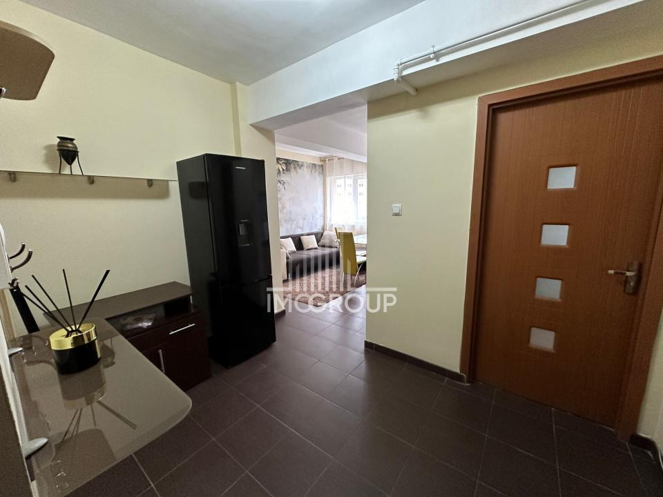 Apartament cu 3 camere de inchiriat in zona Semicentrala