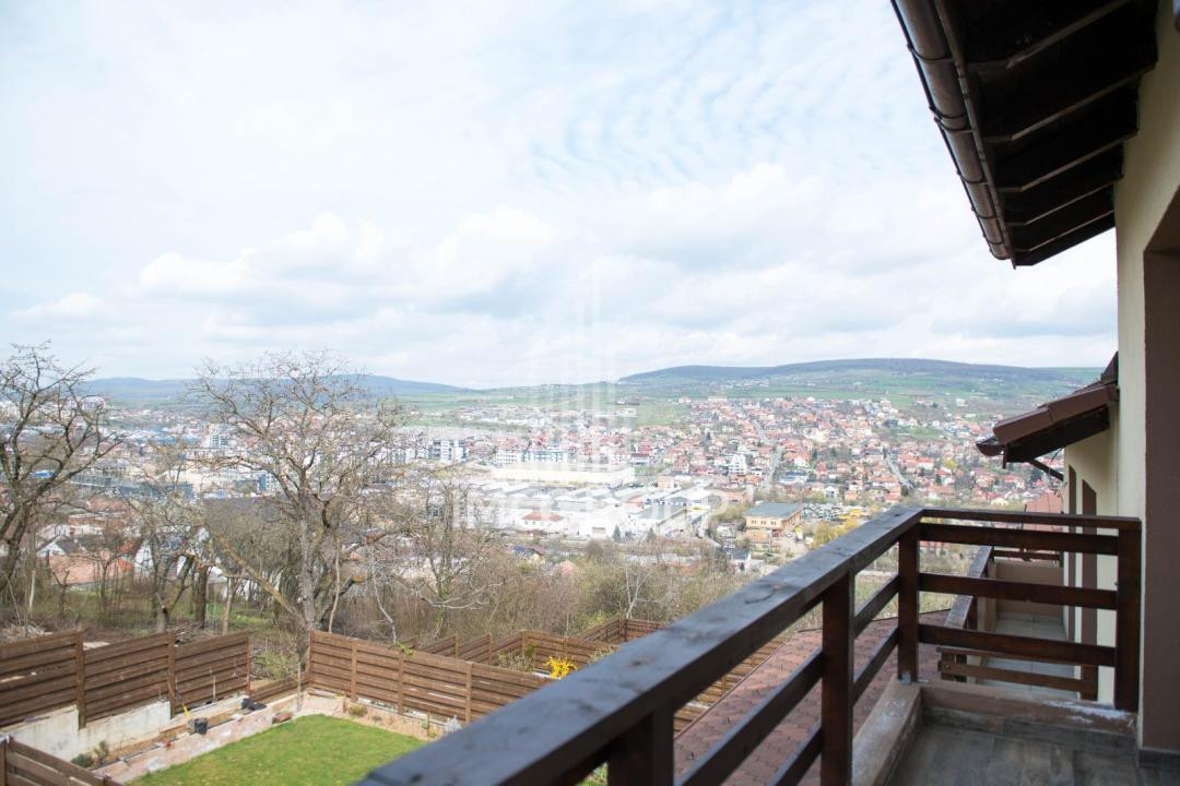 Casă individuală cu 4 camere lux de închiriat în Gruia – Piscina