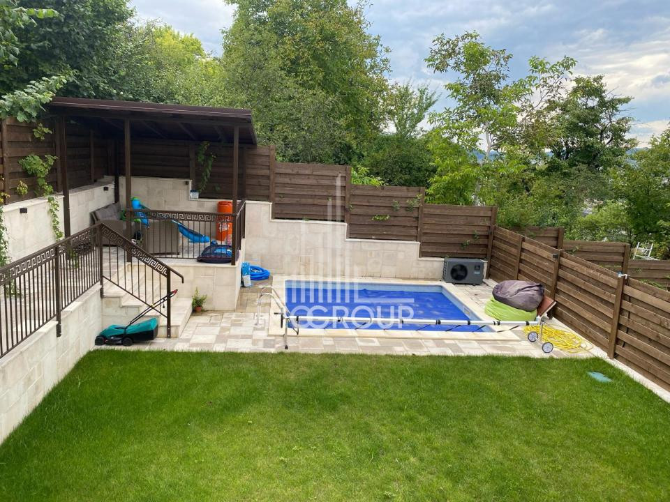 Casă individuală cu 4 camere lux de închiriat în Gruia – Piscina