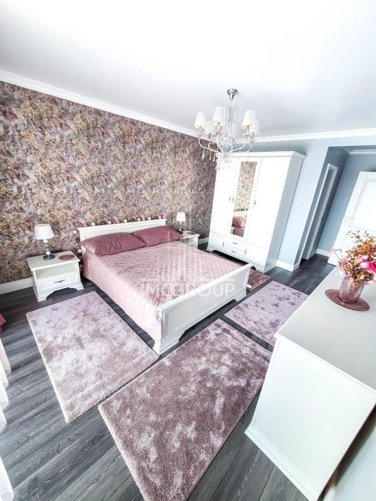 Casă individuală cu 4 camere lux de închiriat în Gruia – Piscina