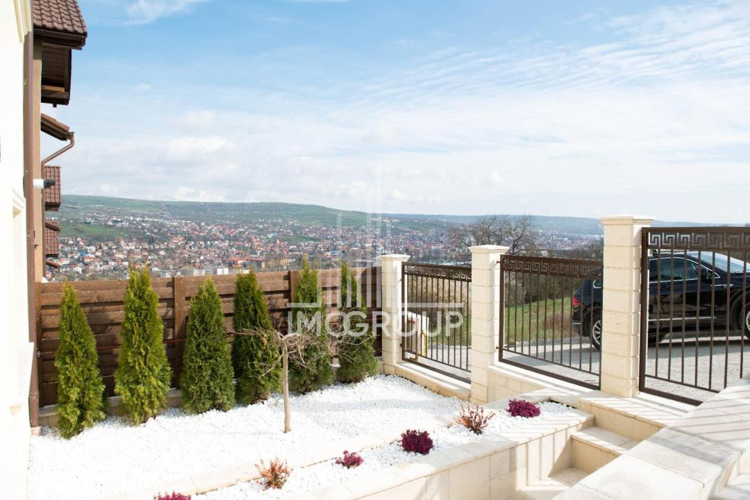 Casă individuală cu 4 camere lux de închiriat în Gruia – Piscina