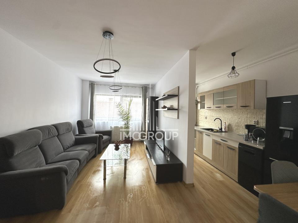 Apartament de inchiriat 3 camere, 2 bai , Piata Mihai Viteazul