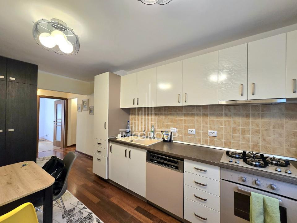 Apartament de inchiriat 3 camere & 2 bai, parcare, Zorilor - UMF