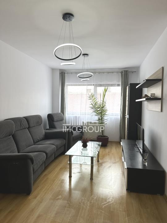 Apartament de inchiriat 3 camere, 2 bai , Piata Mihai Viteazul