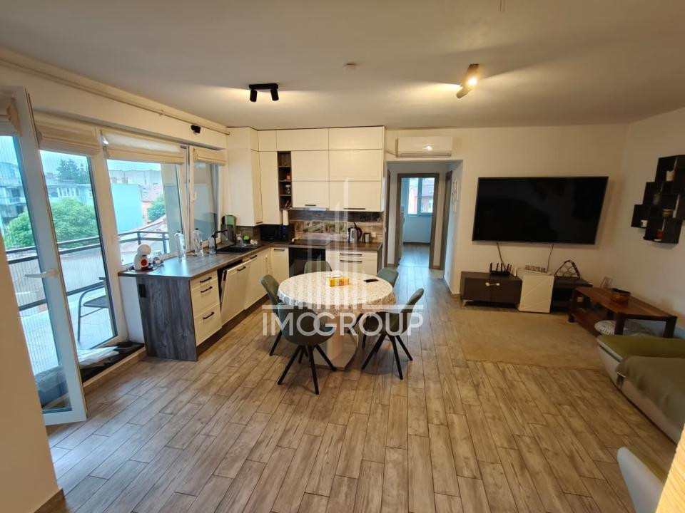 Apartament 3 camere de închiriat , 2 bai , Centru- Piata Mihai Viteazu