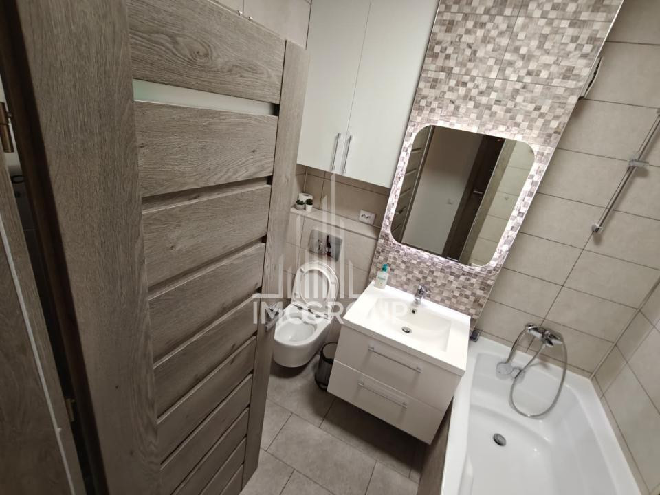 Apartament 3 camere de închiriat , 2 bai , Centru- Piata Mihai Viteazu