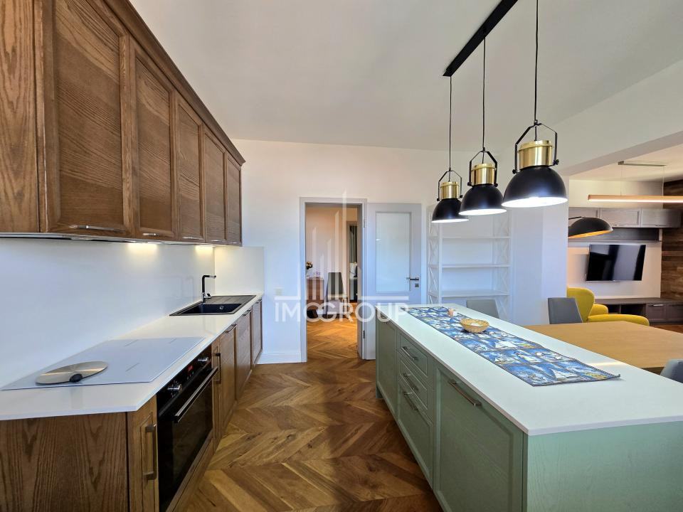 Apartament de lux 4 camere de închiriat – lângă UMF și Casa de Cultură
