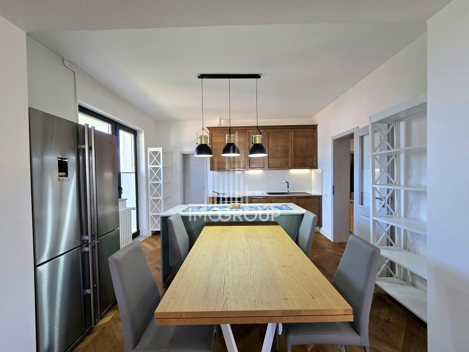 Apartament de lux 4 camere de închiriat – lângă UMF și Casa de Cultură