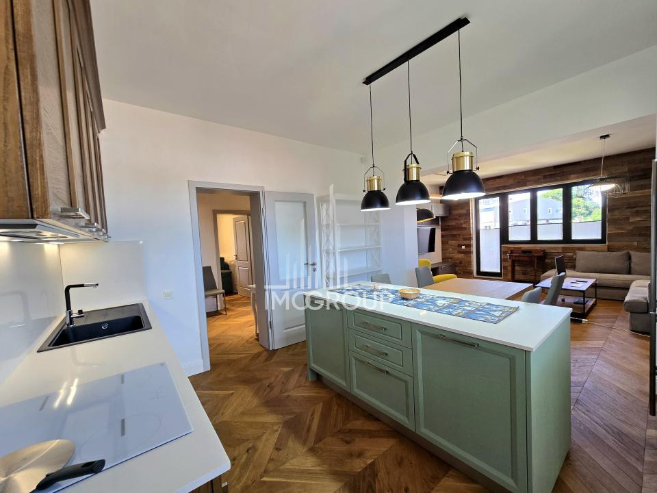 Apartament de lux 4 camere de închiriat – lângă UMF și Casa de Cultură