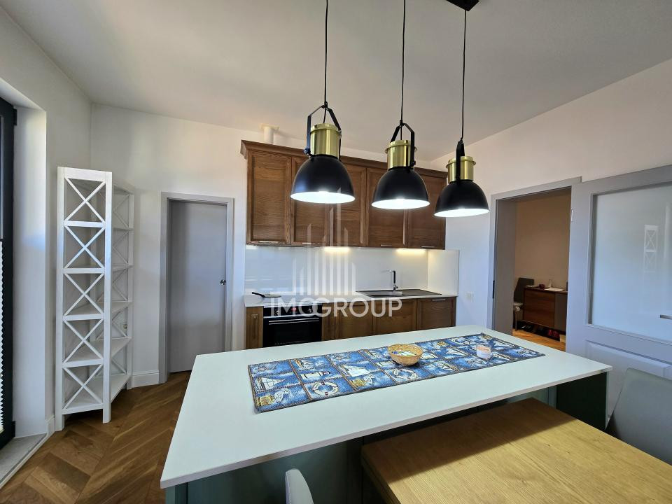 Apartament de lux 4 camere de închiriat – lângă UMF și Casa de Cultură