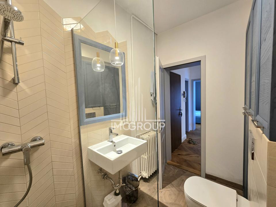 Apartament de lux 4 camere de închiriat – lângă UMF și Casa de Cultură