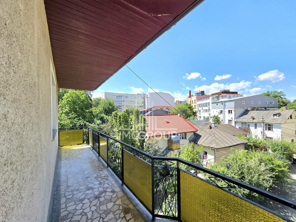 Apartament de lux 4 camere de închiriat – lângă UMF și Casa de Cultură