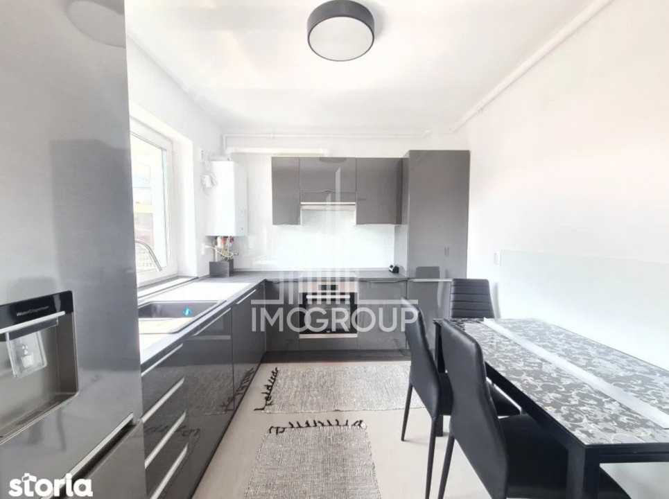 Apartament 3 camere si 2 bai de inchiriat, parcare, 80mp, Centru