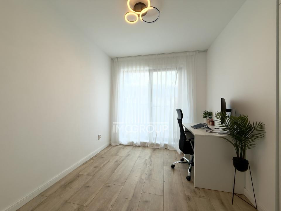 Apartament cu 3 camere | 2 bai | str. Catanelor | Terasă | Panouri | Parcare