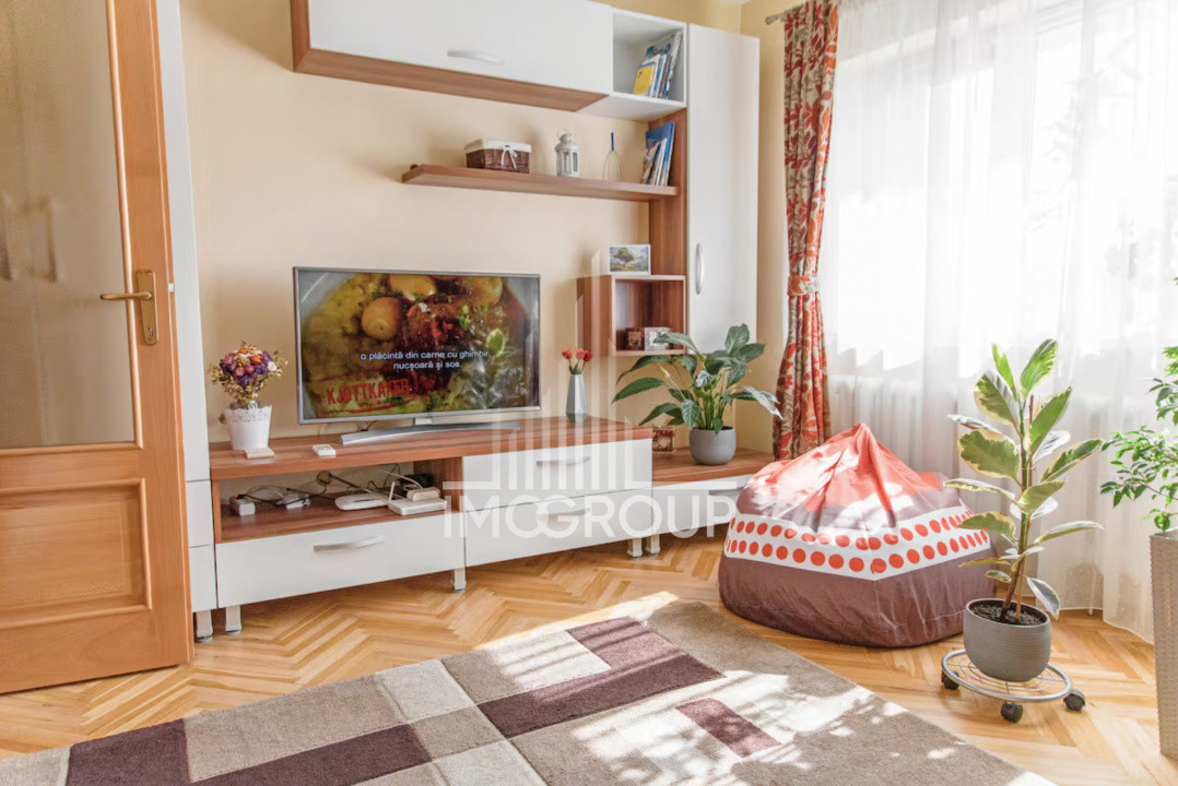 Apartament cu 2 camere de vanzare, parcare, Titulescu 
