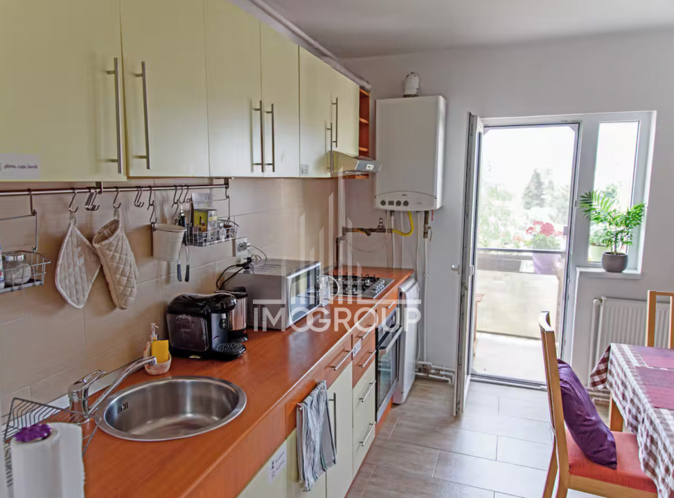 Apartament cu 2 camere de vanzare, parcare, Titulescu 