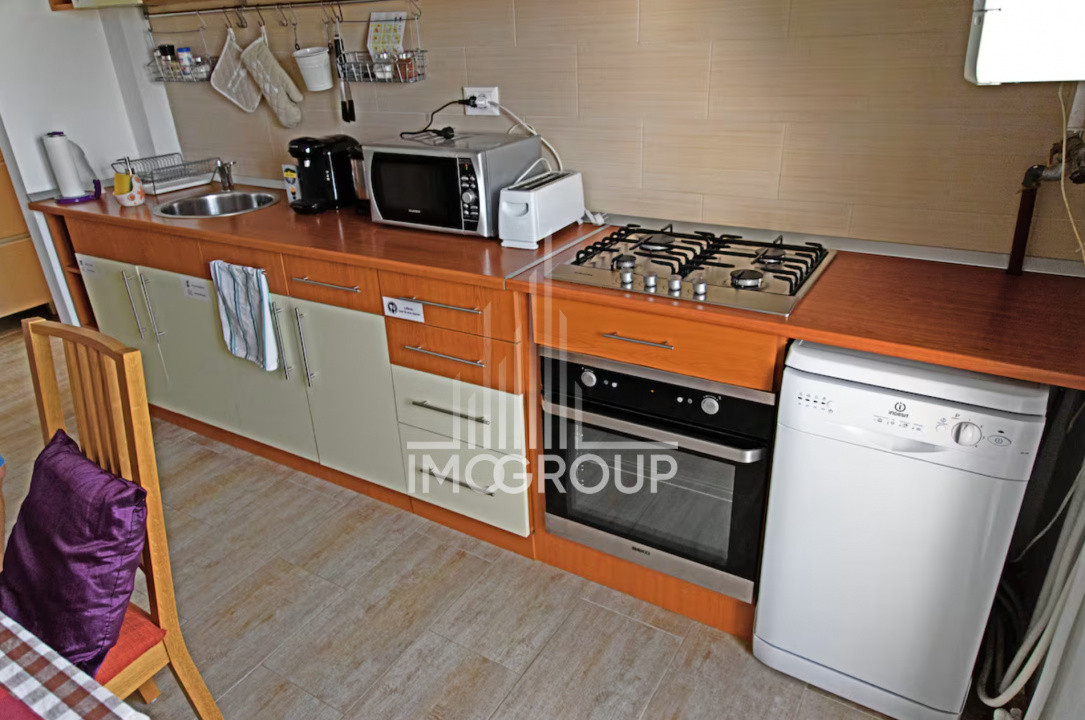 Apartament cu 2 camere de vanzare, parcare, Titulescu 