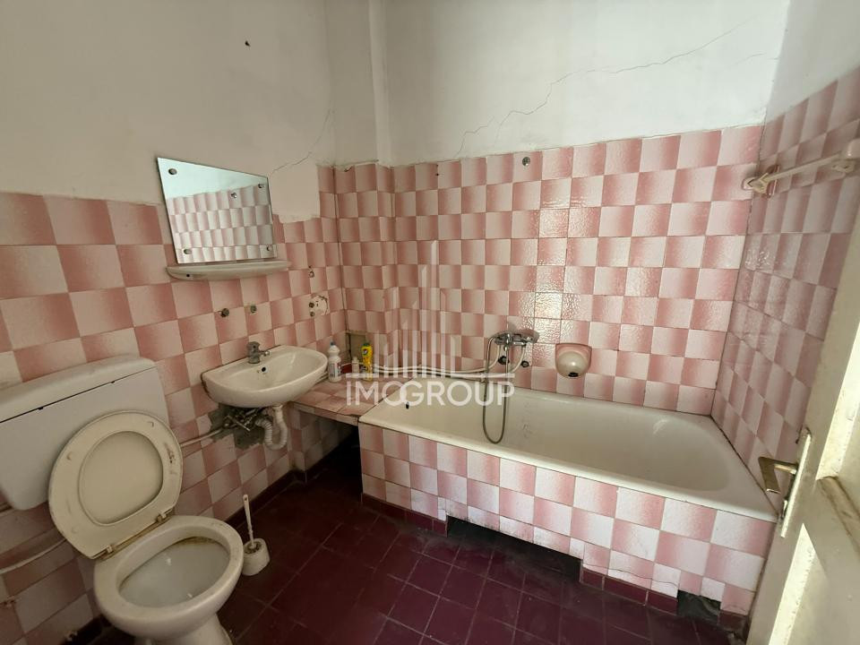 Casă de închiriat, formată din 3 apartamente – zona Oașului
