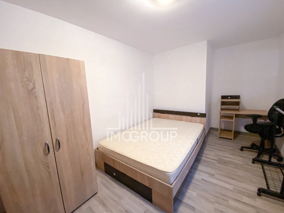 Apartament pe str 21 Decembrie, zona de case.