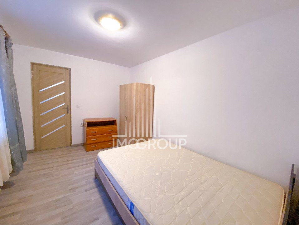 Apartament pe str 21 Decembrie, zona de case.