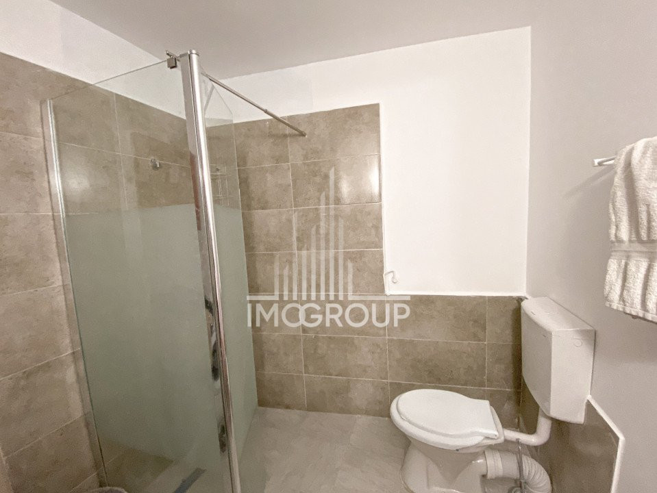 Apartament pe str 21 Decembrie, zona de case.