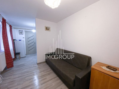 Apartament pe str 21 Decembrie, zona de case.