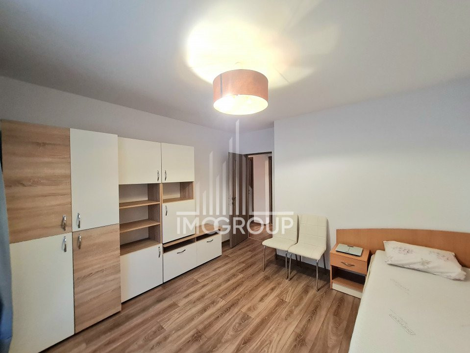 Inchiriez apartament in vila, 4 camere si garaj, Europa