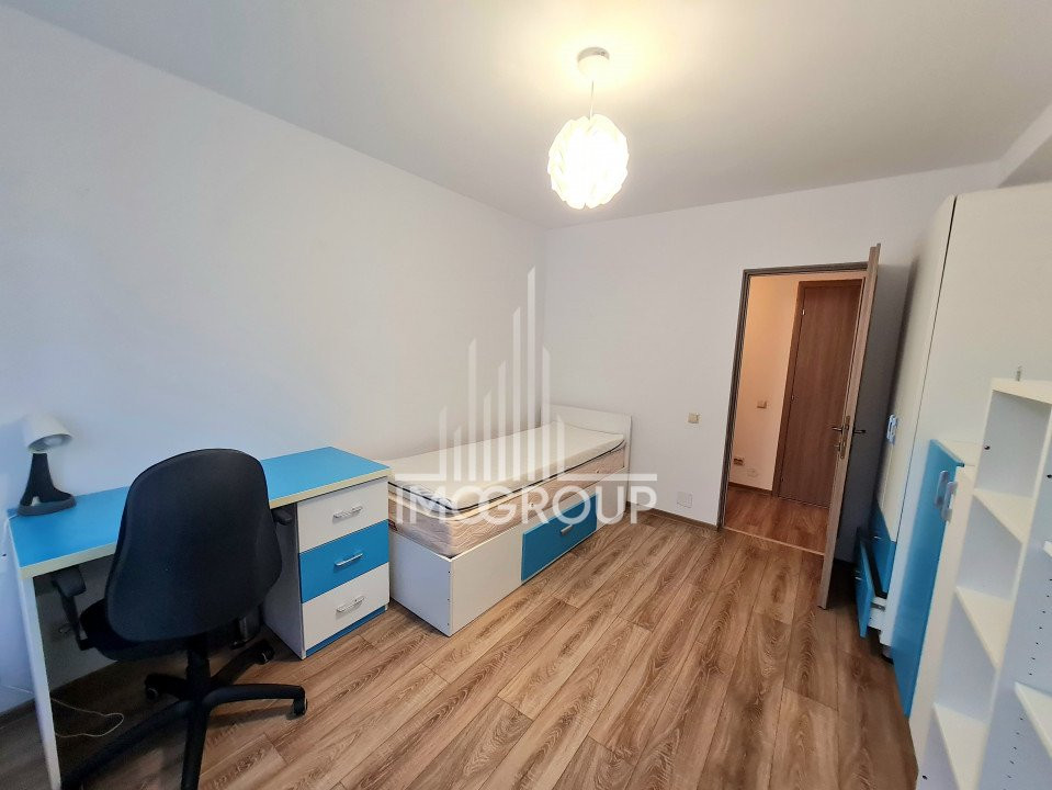 Inchiriez apartament in vila, 4 camere si garaj, Europa